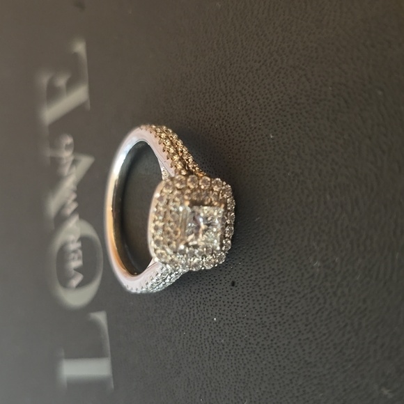 Vera Wang Love Collection - Picture 2 of 16